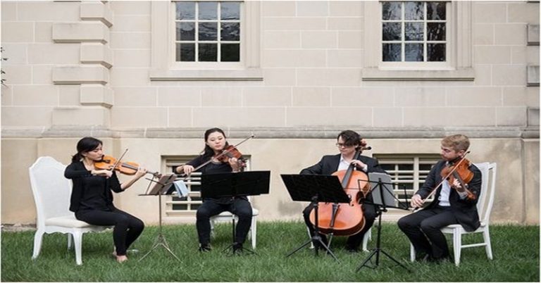Read more about the article Cara Memadukan Musik dengan Momen dalam Video Pernikahan