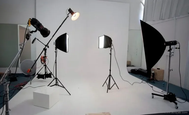 Read more about the article Peralatan Penunjang untuk Fotografi Produk Berkualitas Studio di Rumah