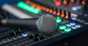 Read more about the article Pentingnya Peralatan Audio dalam Video Profil Perusahaan