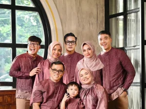 Read more about the article Menghadirkan Keluarga dan Tamu dalam Video Anda tanpa Mengabaikan Pasangan